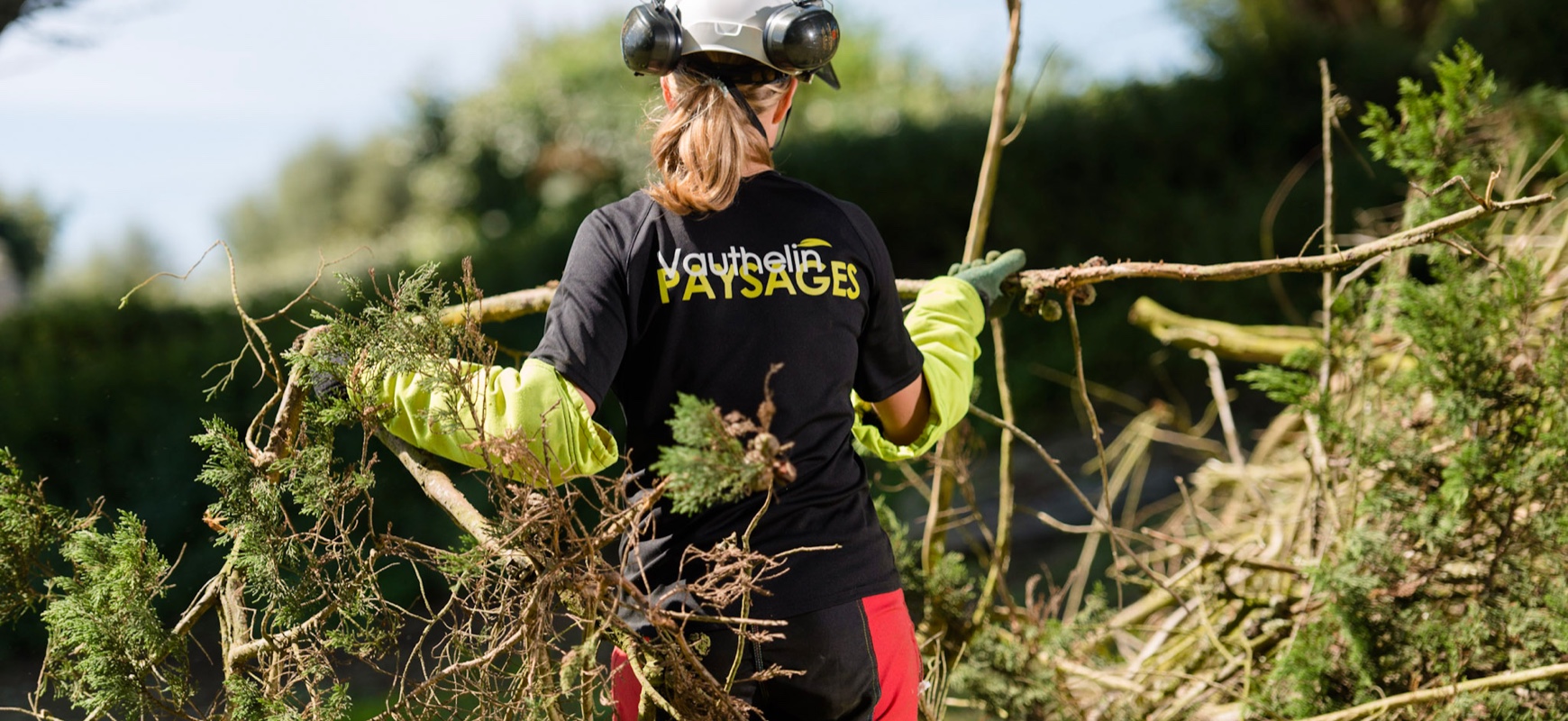 Abattage et élagage jeune femme vauthelin paysage brest