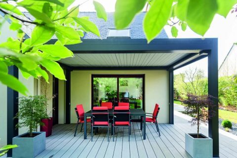 ombre-pergola-bioclimatique-Vauthelin-payages-Brest-BD créez un espace d'ombre dans votre jardin