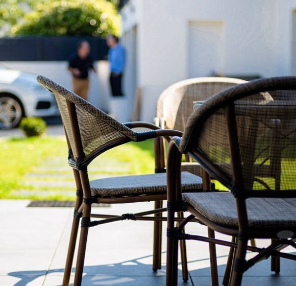 Chaises d'extérieur en bois - Mobilier de jardin design - Vauthelin paysages - Brest - Paysagiste Finistère